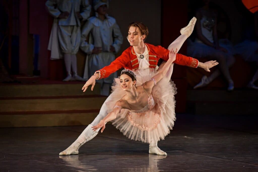 Updated – Serbian National Theatre is Looking for 10 Ballet Dancers, including 2 Principal